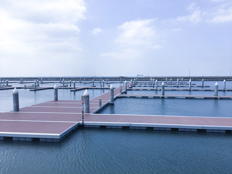 Quai flottant de la marina de l'aéroport international de Shenzhen 