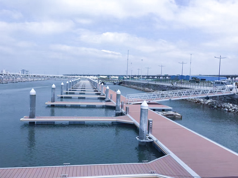 Quai flottant de la marina de l'aéroport international de Shenzhen 