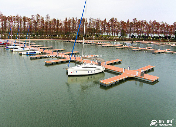 Classifications du socle de service pour quai flottant